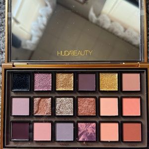 Huda Beauty Empowered Palette